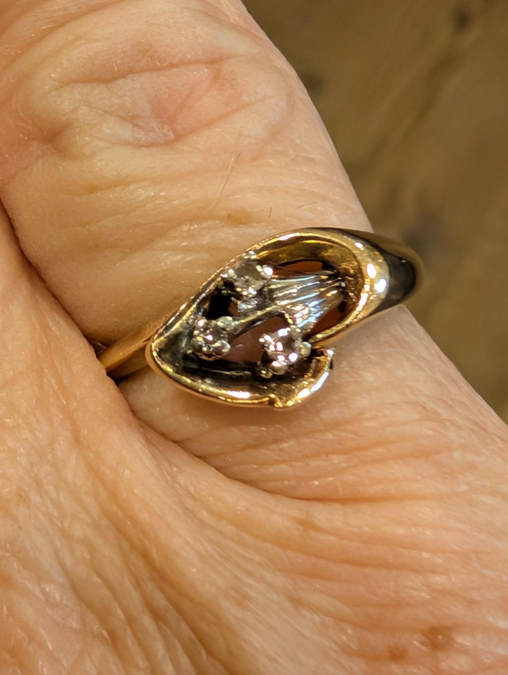 10k Gold Gtr Diamond Ring - Sz- 2.5 - Euc